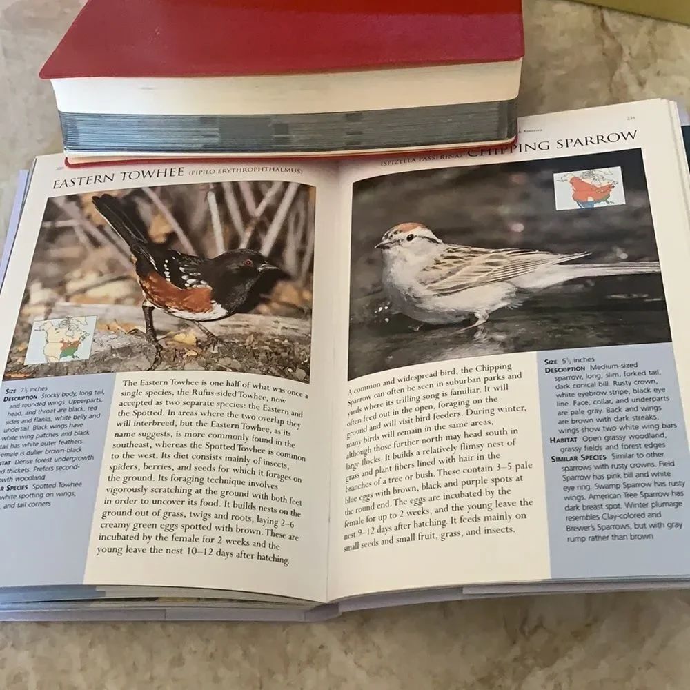 2 Bird Reference Books - Picture 6 of 8